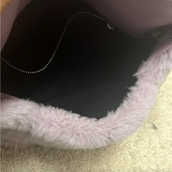 Authentic YSL LOU LOU SHEARLING LARGE PUFFER BAG. Gently used. Discontinued - Picture 7 of 7